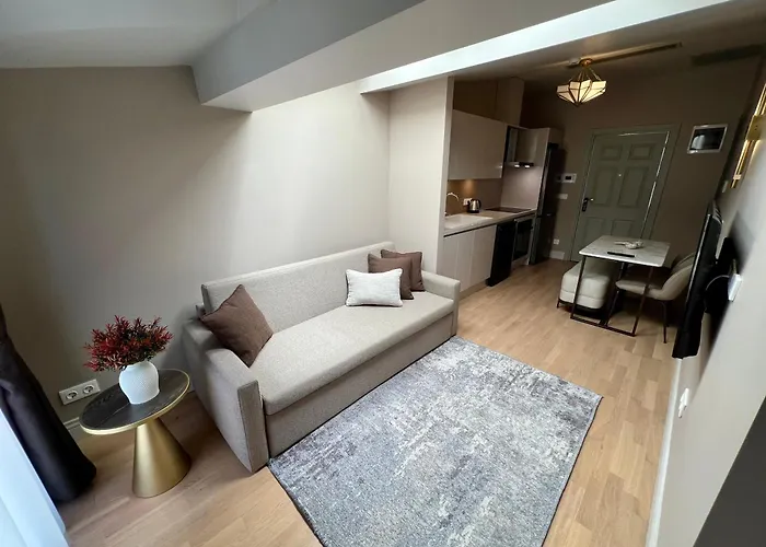 מלון Weingart 4*