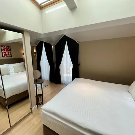 Weingart Hotel 4*