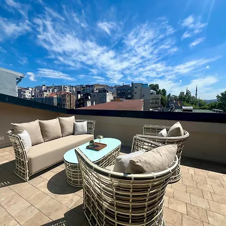 מלון Weingart 4*