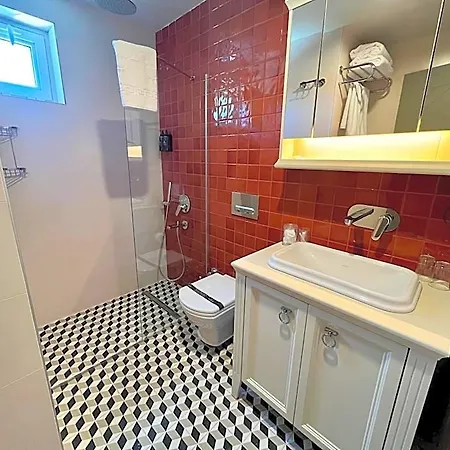 Weingart Hotel 4*