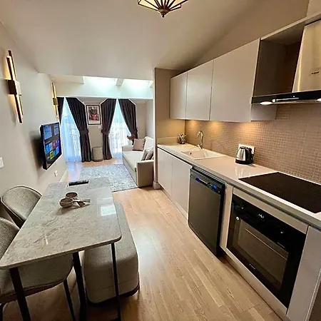 Weingart Hotel 4*